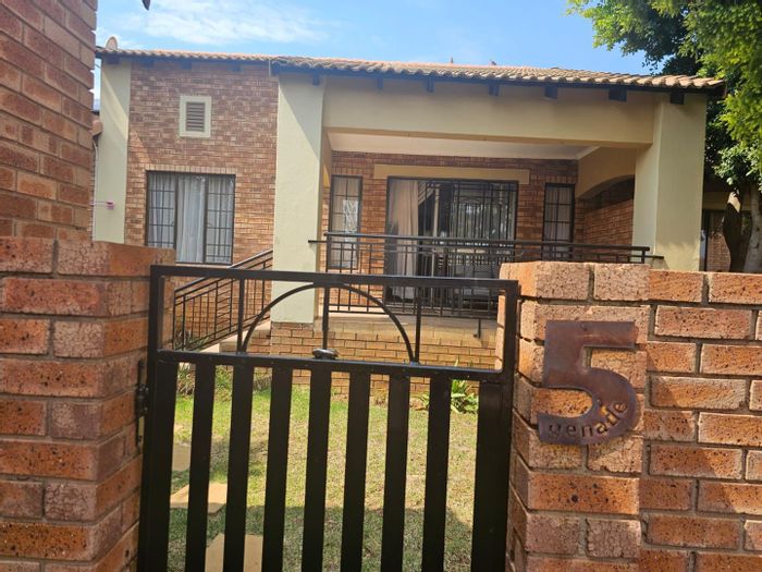 Property #2247339, House rental monthly in Mooikloof Ridge
