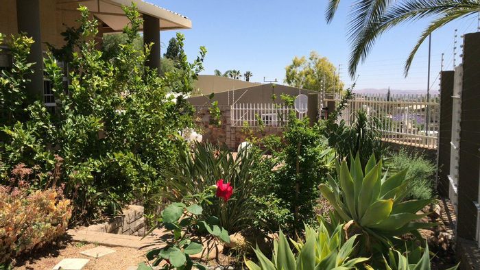 House To Rent in Auasblick: 3 Bedrooms, Bachelor Flat, Double Garage, Garden.