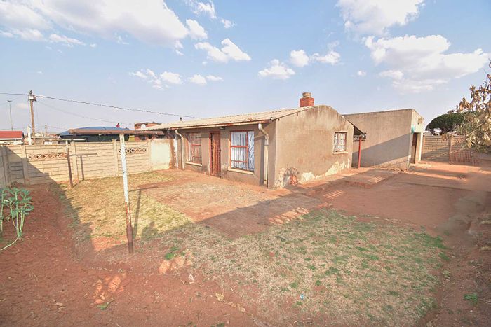 Property #2175732, House for sale in Kwa Thema