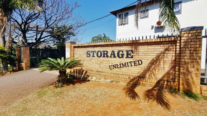 Glen Anil Mixed Use Property For Sale: Secure storage in access-controlled park.