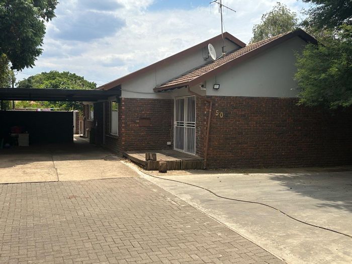 Rooihuiskraal House For Sale: Spacious living, BBQ area, close to amenities.