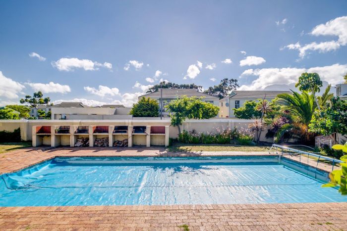 Spacious Kenilworth Apartment for Sale: Garden, Pool, 24-Hour Security & Parking!