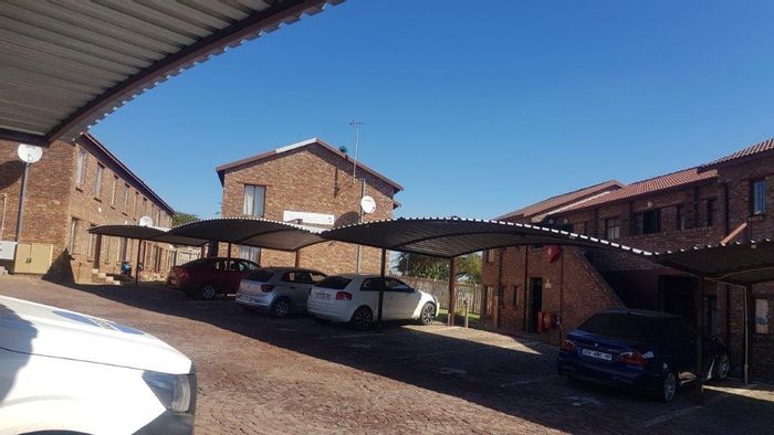 Property #2174406, Townhouse for sale in Olievenhoutbosch