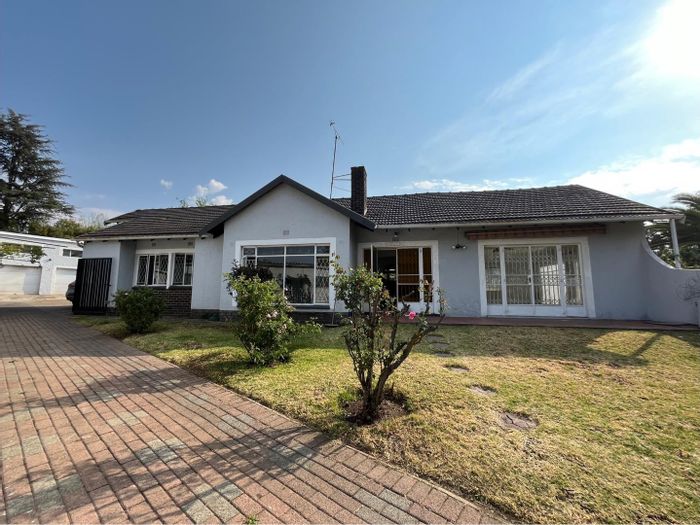 3-Bedroom House To Rent in Illiondale with prepaid electricity and security features.