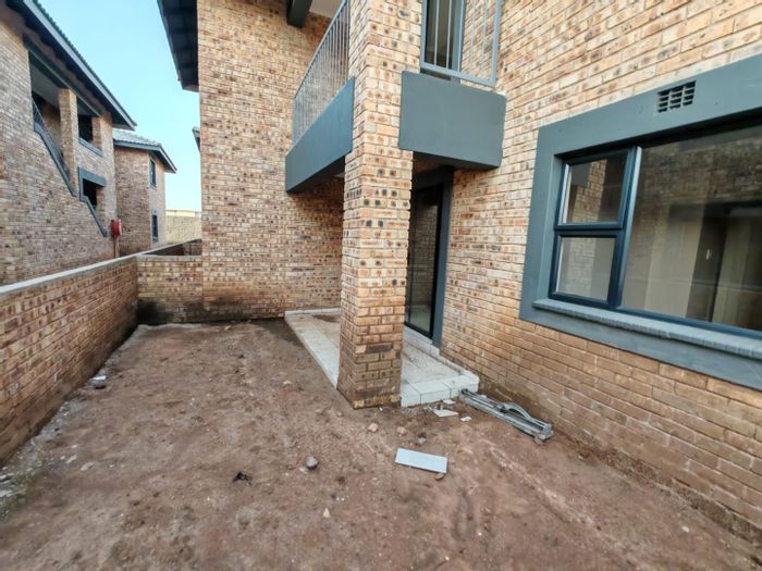 For Sale: 3-Bedroom Apartment in Rynfield AH with Private Garden and Parking.