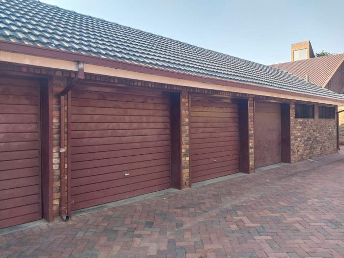 Property #2170539, Townhouse for sale in Silverton Ext 1