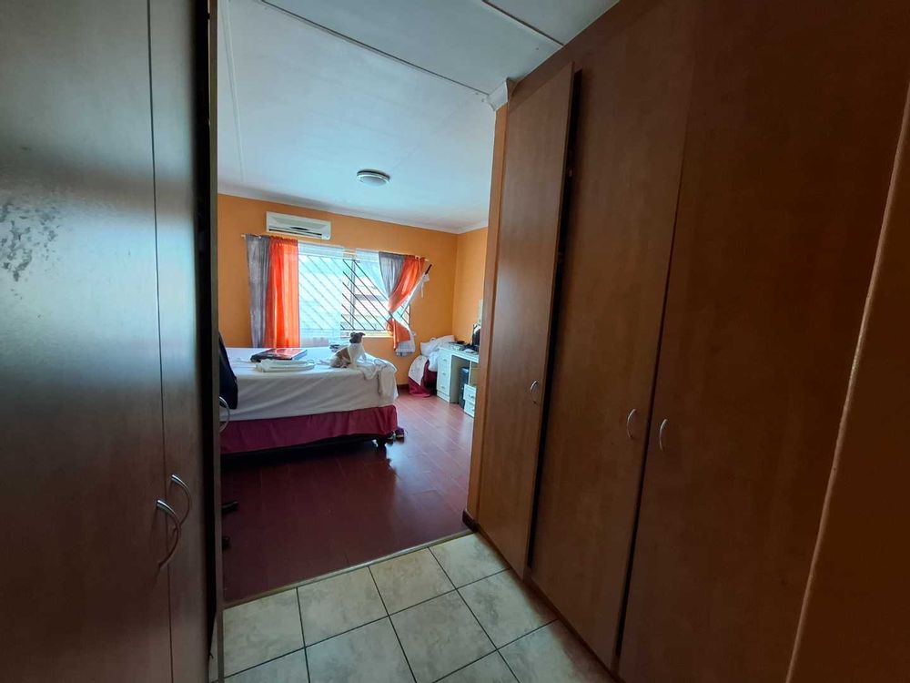 Main bedroom with ensuite