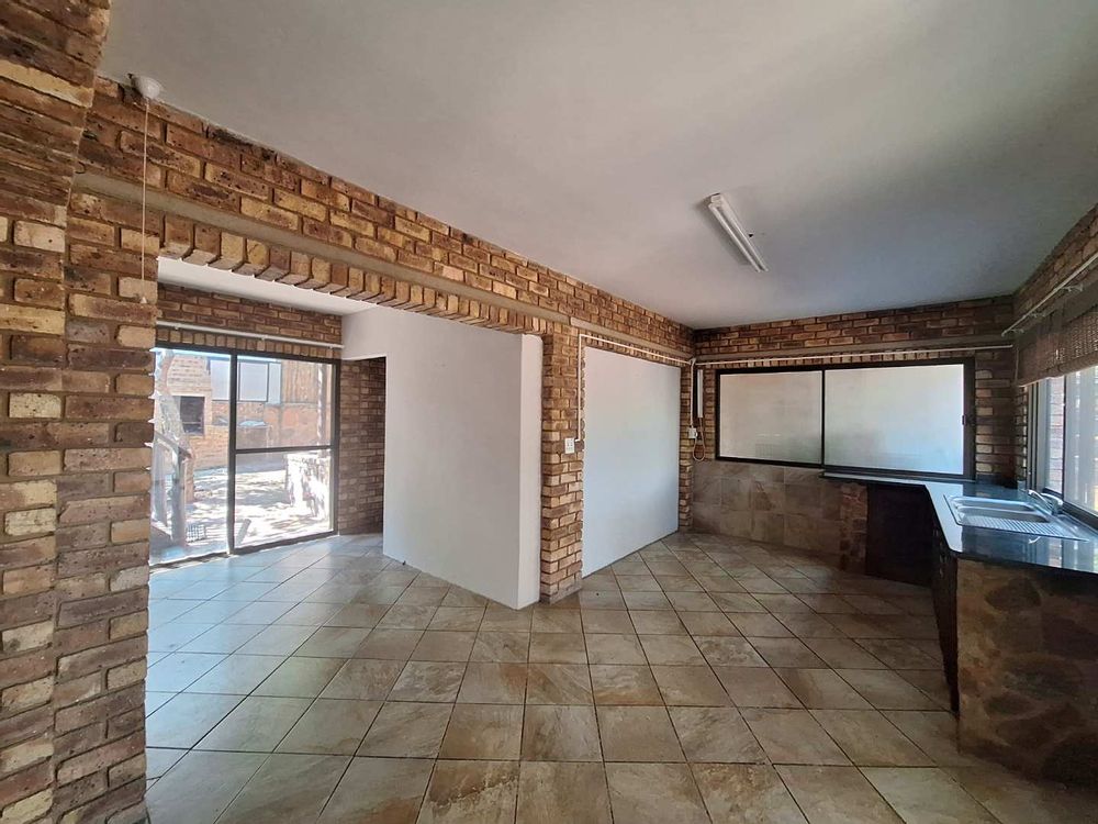 Downstairs open plan kitchen and diningroom area