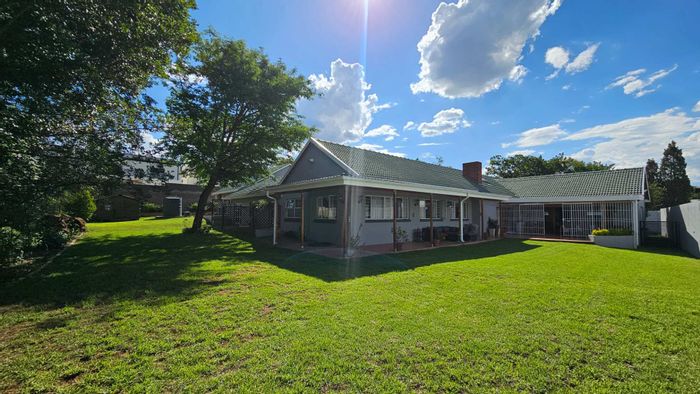 Spacious Bryanston East house with 7 bedrooms, solar power, and guest cottage for sale.