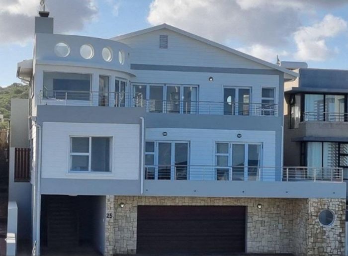 Beachfront house in Stilbaai Oos for sale, featuring 4 bedrooms and panoramic views.