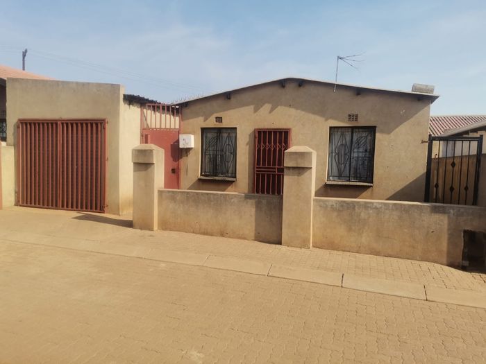 Property #2205096, House pending sale in Tembisa