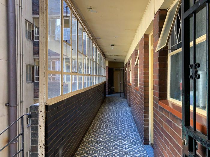 2-bedroom apartment for sale in Hillbrow with 24-hour security and veranda.