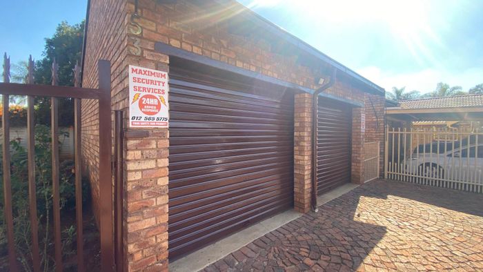 For Sale: House in Chantelle with 3 bedrooms, garden, and secure access.