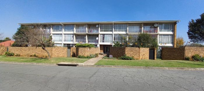 For Sale: 2-Bedroom Apartment in Marlands with Open-Plan Living and Balcony.