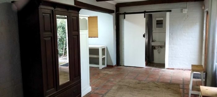 Charming Boston cottage to rent, garden access, secure parking, shared utilities.