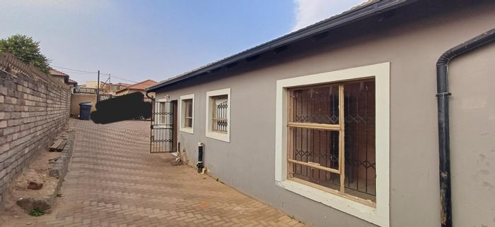 3-Bedroom House in Lotus Gardens - Open Plan Living, Secured and Paved!