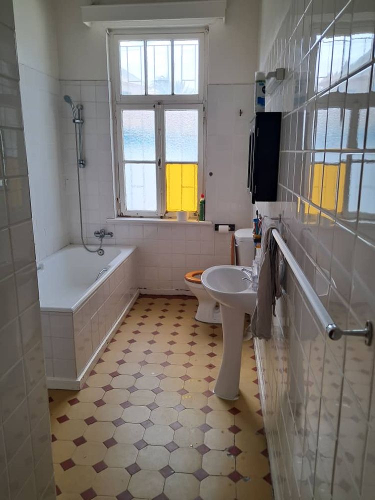 main bebroom en-suit w/c