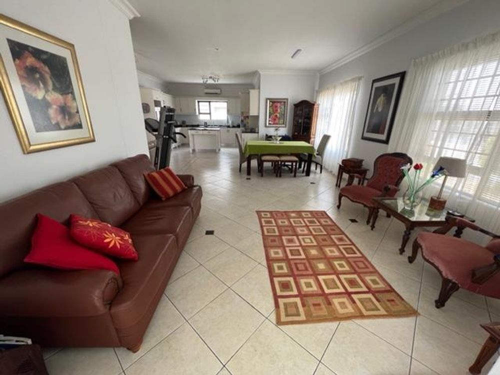 Main house -  lovely entrance seating area