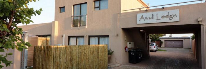 First Floor Apartment to Rent in Table View: Furnished, secure, near Bayside Mall.