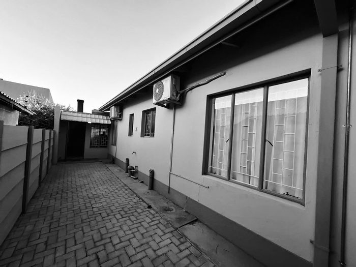 Property #2394096, House For Sale in Cimbebasia