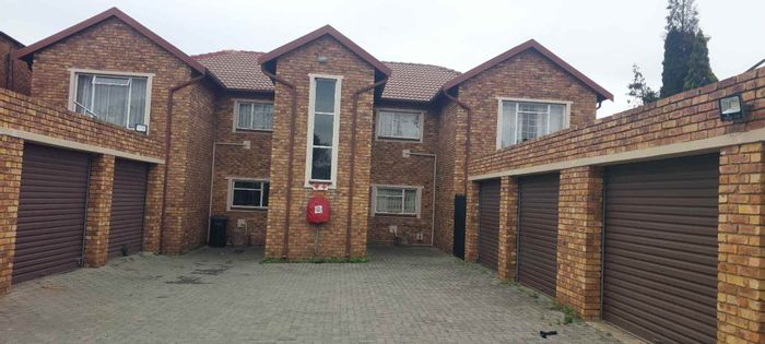 Croydon Apartment For Sale: 3 bedrooms, security, clubhouse, and patio with braai.