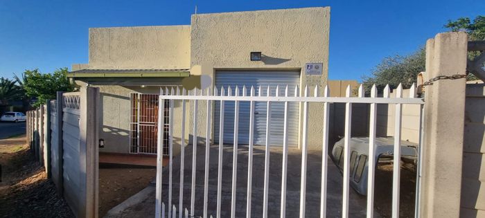 Khomasdal House For Sale: 3 bedrooms, secure garage, near UNAM Medicine School.