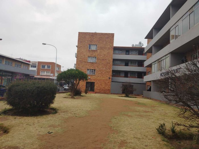For Sale: Apartment in Boksburg Central, 1 bedroom, secure building, close to amenities.
