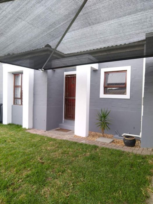 2-Bedroom House For Sale in Jagtershof with covered braai and park access.