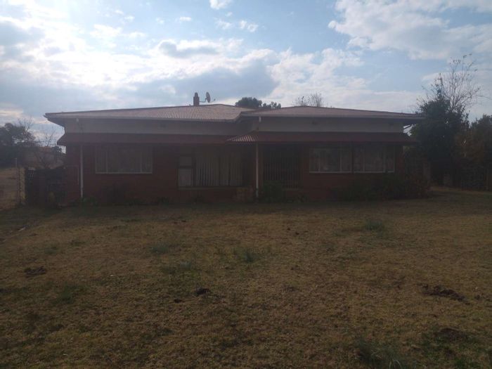 For Sale: Spacious four-bedroom house in Dannhauser Central with yard and carport.