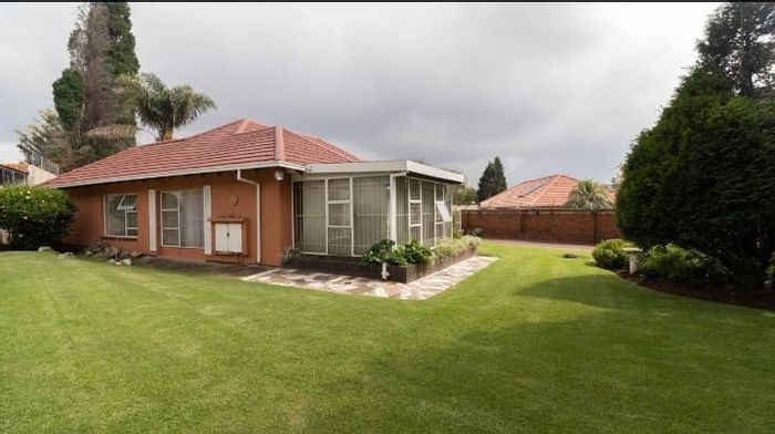 Rewlatch House For Sale: Spacious home with flatlet, pool, and ample parking.