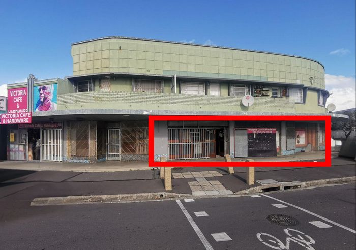 Retail space to rent in Southfield, 153 sqm, high visibility, prime location.