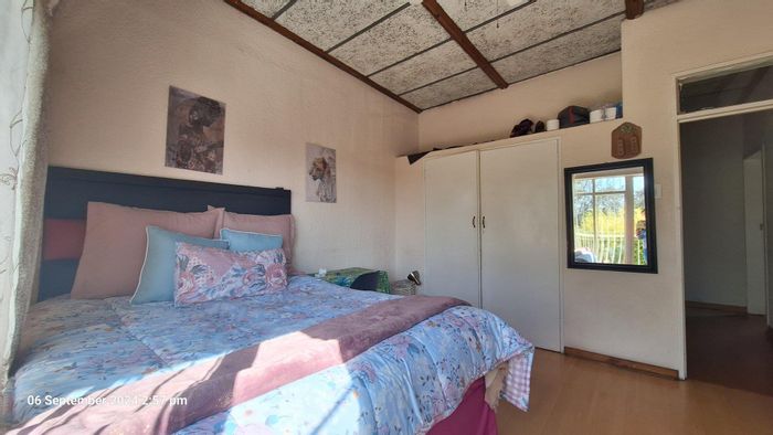 Townhouse To Rent in Benoni Central: 3 bedrooms, pet-friendly, garden, garage.