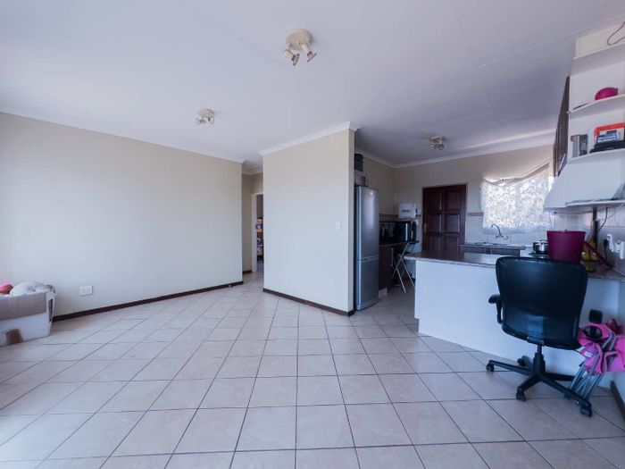 Property #2405238, Townhouse For Sale in Mooikloof Ridge