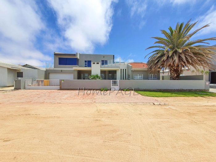 For Sale: Henties Bay Central House with 6 bedrooms, pool, BBQ areas, AirBnB income.