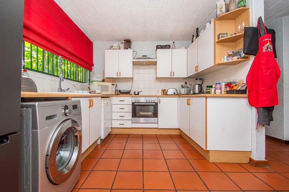 Spacious kitchen with loads of cabinets and working space