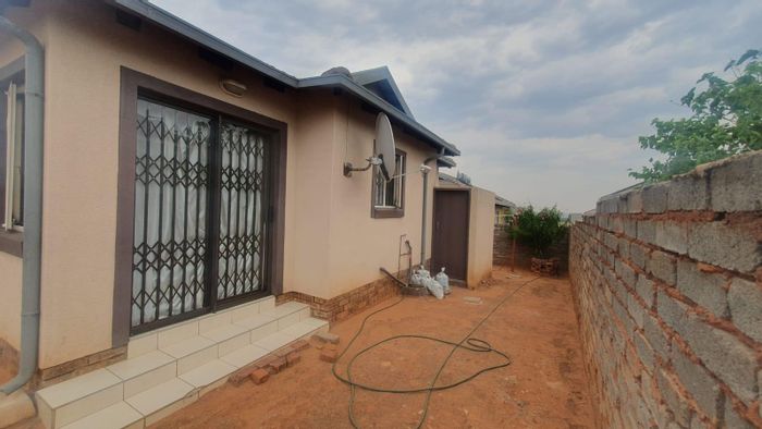 Property #2203308, House rental monthly in Amandasig Ext 2