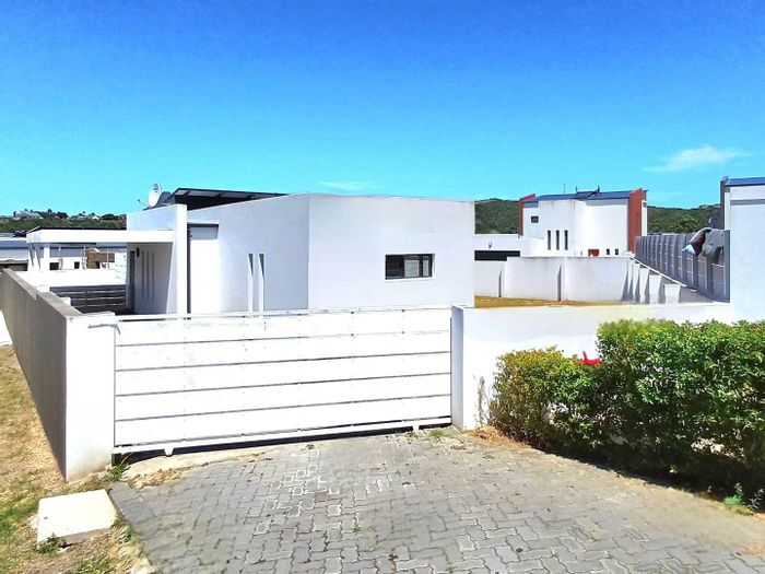 House for Sale in Nahoon Valley Park: Pool, squash courts, restaurant, secure pathways.