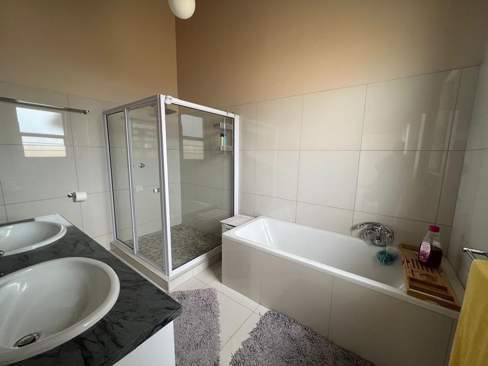 Bathroom 2 (bedroom 2)