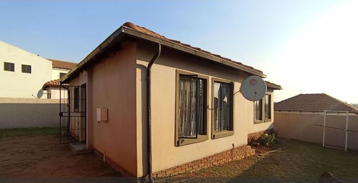 3-Bedroom House For Sale in Clayville with spacious kitchen and cozy living area.
