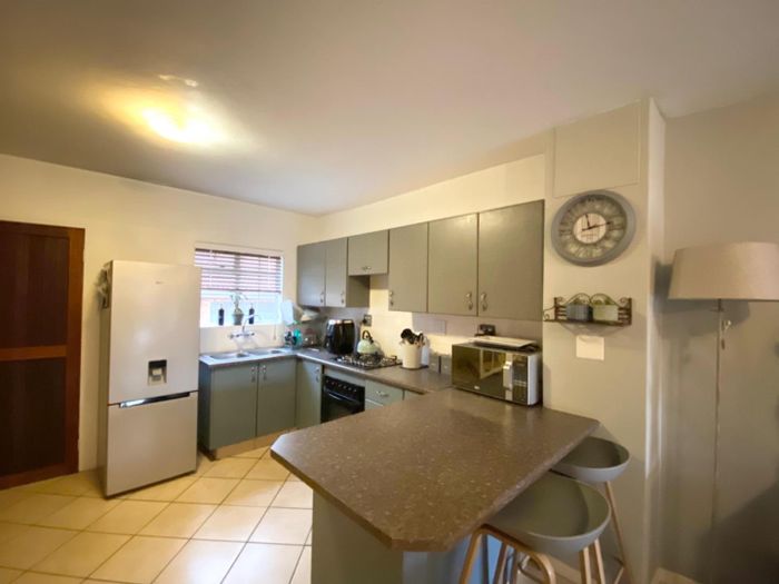 Amberfield Townhouse For Sale: 2 Bedrooms, open plan living, 24-hour security.