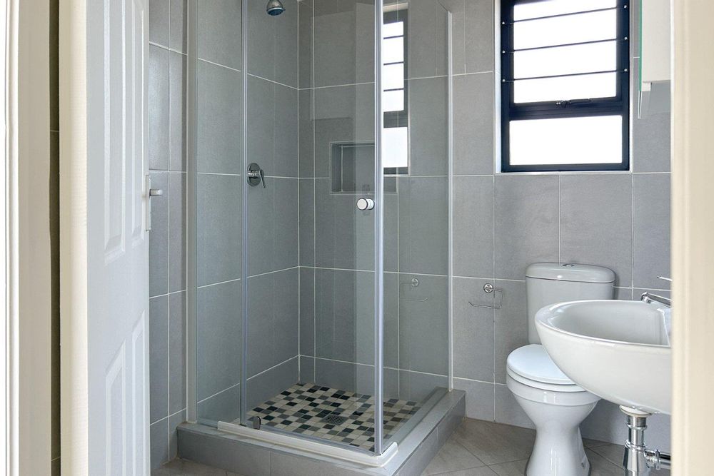 2nd Family bathroom.