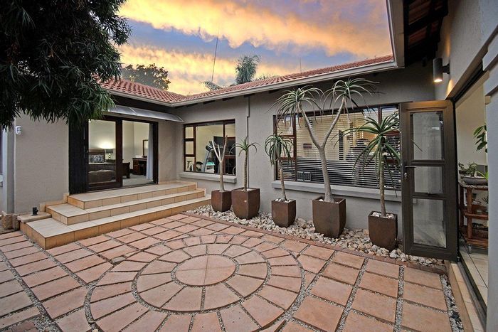 Rynfield House For Sale: 4 living areas, outdoor braai, approved expansion plans.