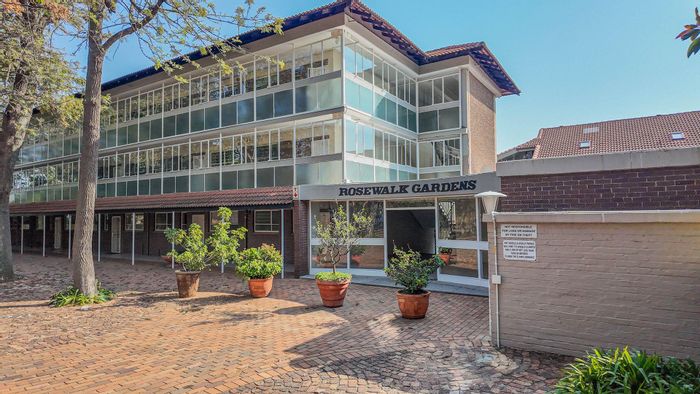 Hurlpark Apartment For Sale: 1 Bed, secure parking, walk-in storeroom, ideal location.