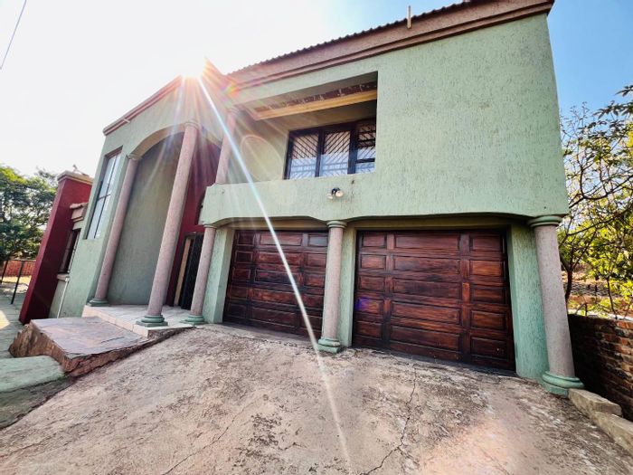 For Sale: 4-Bedroom House in Danville Ext 2 with Double Garage and Cottage.