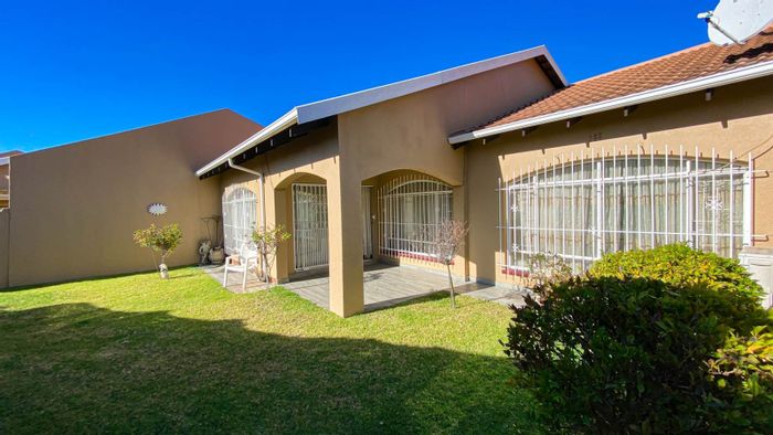 Property #2170242, Townhouse pending sale in Randpark Ridge