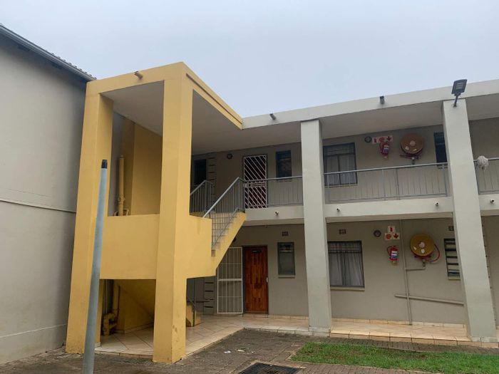 2 Bedroom Apartment For Sale in Jabulani with convenient amenities and parking.
