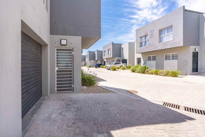 Property #2207438, Townhouse for sale in Parklands East