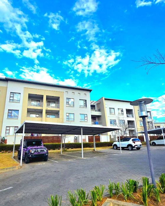 For Sale: Paulshof Apartment with 24-hour security, pool, and clubhouse amenities.