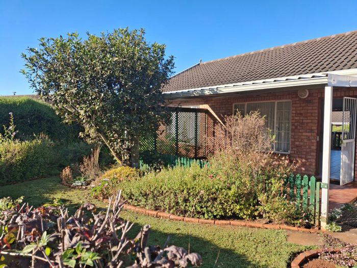 Greendale Townhouse For Sale: 3 bedrooms, en-suites, communal gardens, pet-friendly complex.