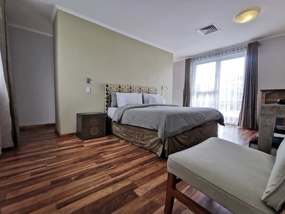 MASTER BEDROOM - 1ST FLOOR 